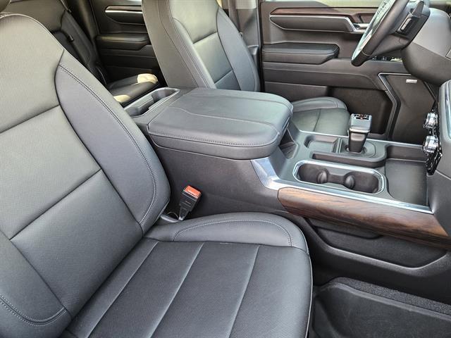 Photo of 2023 Summit White GMC Sierra 1500