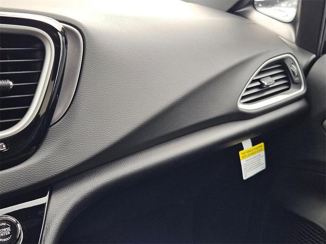 Photo of 2025 Diamond Black Crystal Pearlcoat Chrysler Voyager