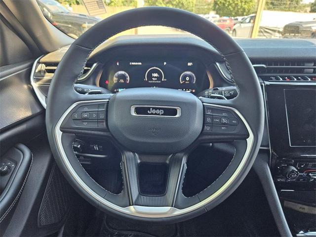 Photo of 2024 Diamond Black Crystal Pearlcoat Jeep Grand Cherokee L