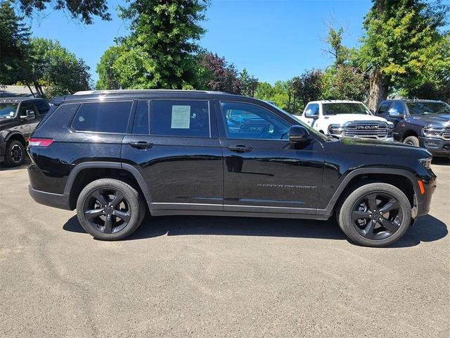 Photo of 2024 Diamond Black Crystal Pearlcoat Jeep Grand Cherokee L