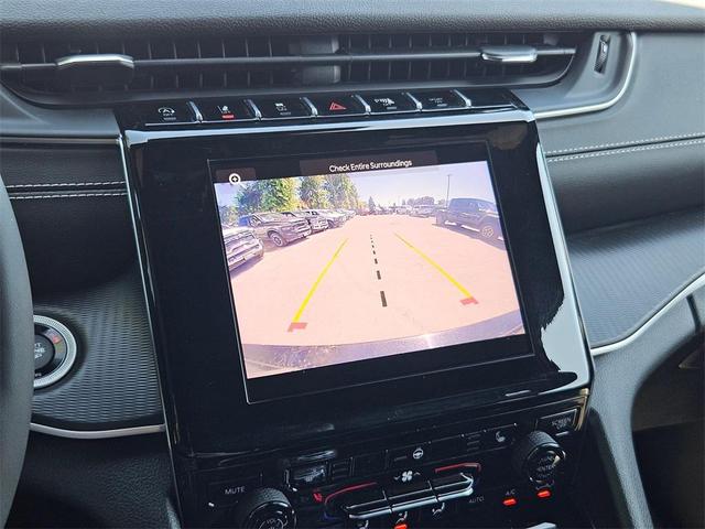 Photo of 2024 Diamond Black Crystal Pearlcoat Jeep Grand Cherokee L