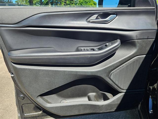 Photo of 2024 Diamond Black Crystal Pearlcoat Jeep Grand Cherokee L