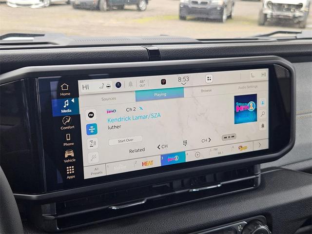 Photo of 2025 Bright White Clearcoat Jeep Gladiator