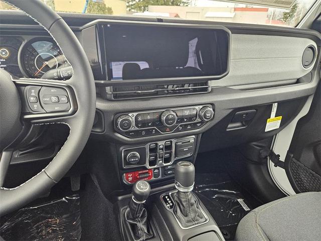 Photo of 2025 Bright White Clearcoat Jeep Gladiator