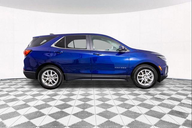 Photo of 2022 Blue Glow Metallic Chevrolet Equinox