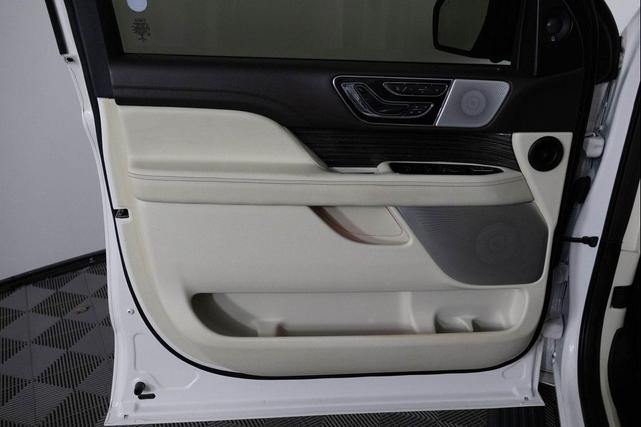 Photo of 2021 Pristine White Lincoln Navigator