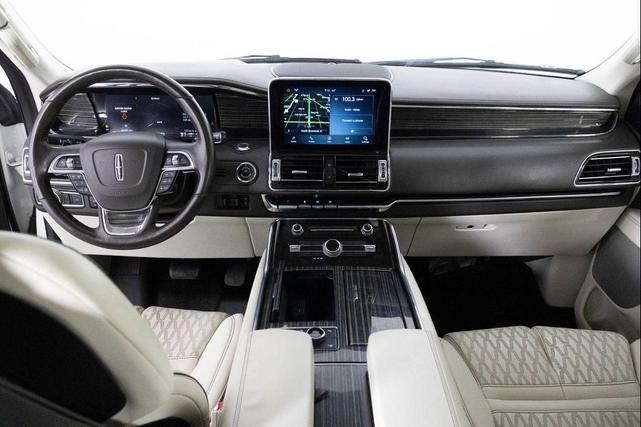 Photo of 2021 Pristine White Lincoln Navigator