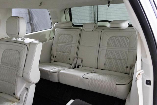 Photo of 2021 Pristine White Lincoln Navigator