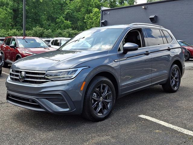 Photo of 2024 Platinum Gray Metallic Volkswagen Tiguan
