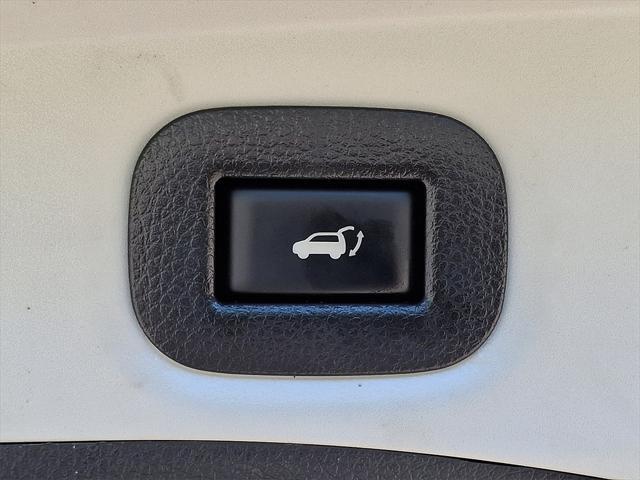 Photo of 2020 Magnetic Black Pearl Nissan Rogue