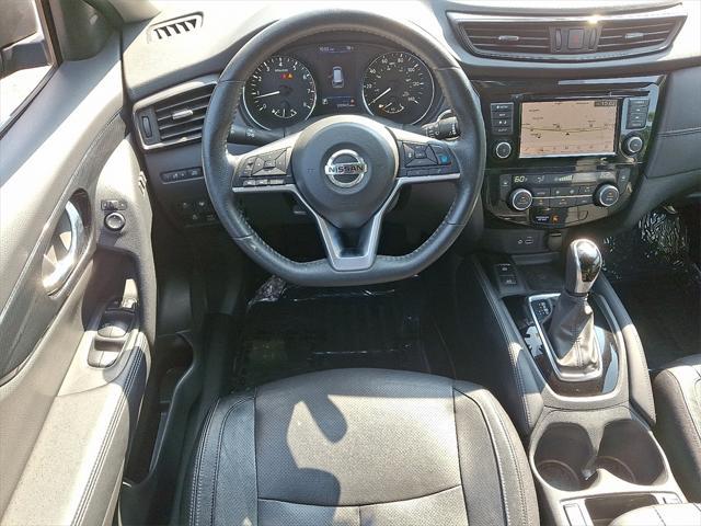Photo of 2020 Magnetic Black Pearl Nissan Rogue