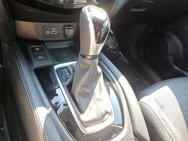 Photo of 2020 Magnetic Black Pearl Nissan Rogue