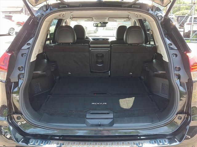 Photo of 2020 Magnetic Black Pearl Nissan Rogue