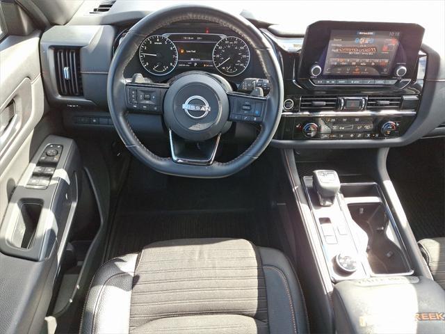 Photo of 2023 Glacier White Nissan Pathfinder