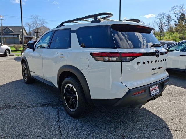 Photo of 2023 Glacier White Nissan Pathfinder