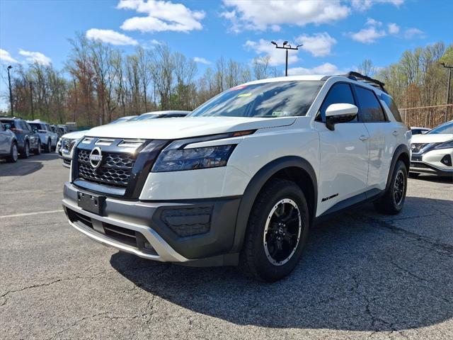 Photo of 2023 Glacier White Nissan Pathfinder