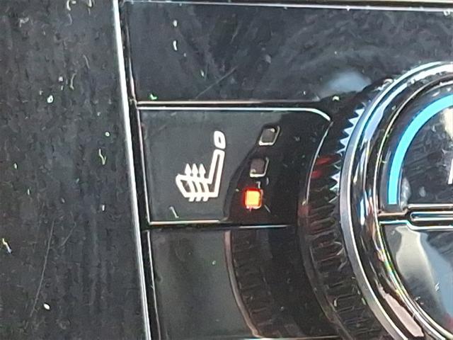 Photo of 2023 Glacier White Nissan Pathfinder