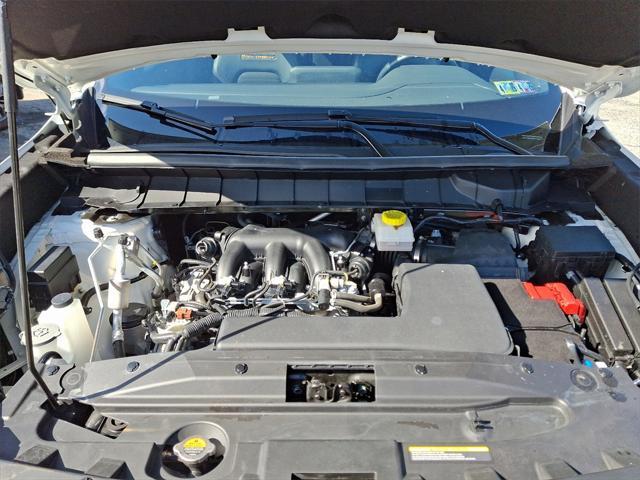 Photo of 2023 Glacier White Nissan Pathfinder
