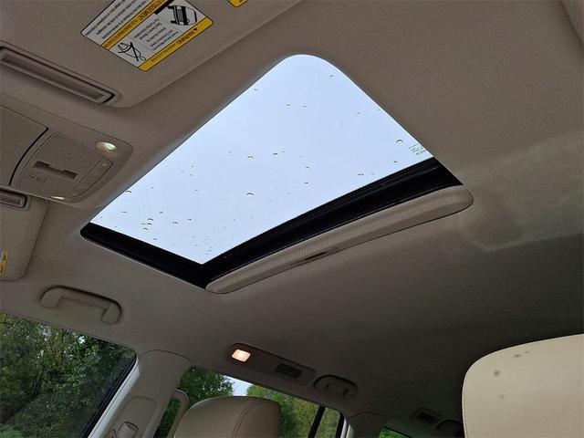 Photo of 2022 Aspen White Tricoat Nissan Armada