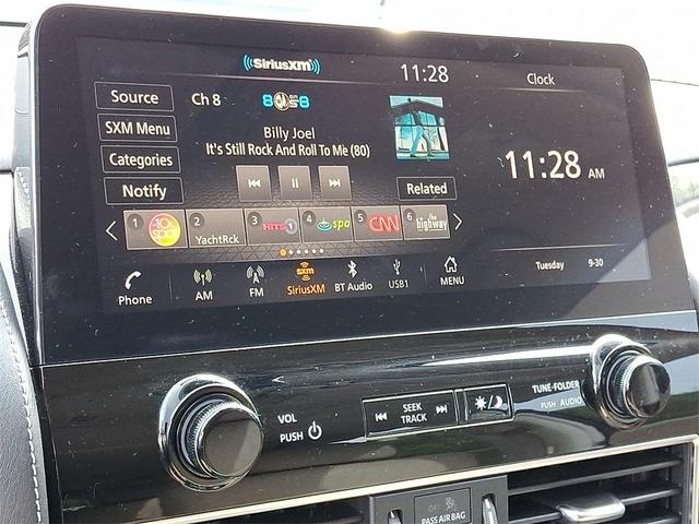 Photo of 2022 Aspen White Tricoat Nissan Armada