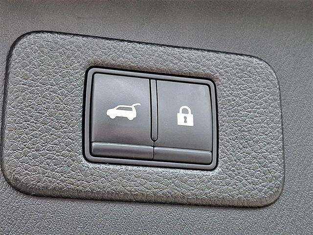 Photo of 2022 Aspen White Tricoat Nissan Armada