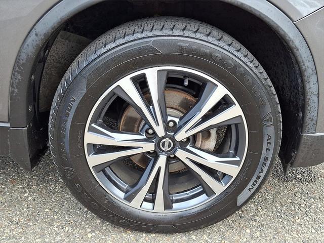 Photo of 2017 Gun Metallic Nissan Rogue