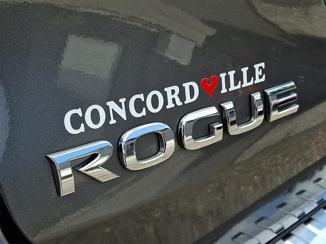 Photo of 2017 Gun Metallic Nissan Rogue
