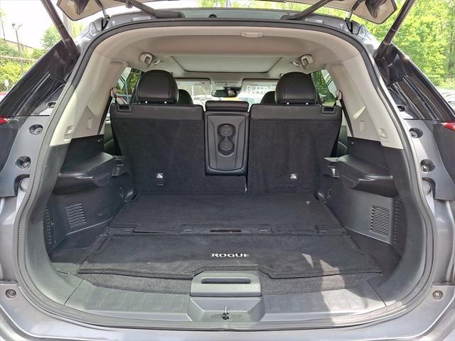 Photo of 2017 Gun Metallic Nissan Rogue