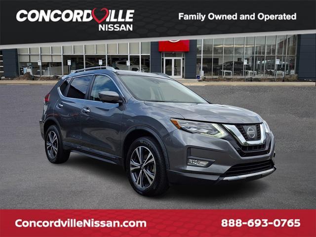 Photo of 2017 Gun Metallic Nissan Rogue