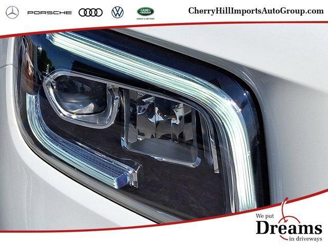 Photo of 2022 Polar White Mercedes-Benz GLB 250