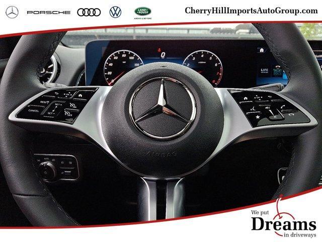 Photo of 2025 Polar White Mercedes-Benz GLB 250