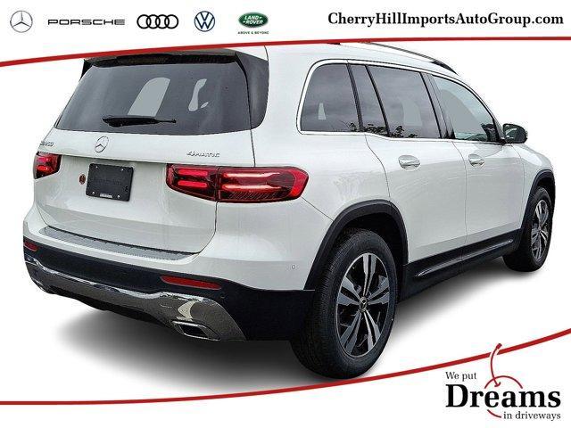 Photo of 2025 Polar White Mercedes-Benz GLB 250