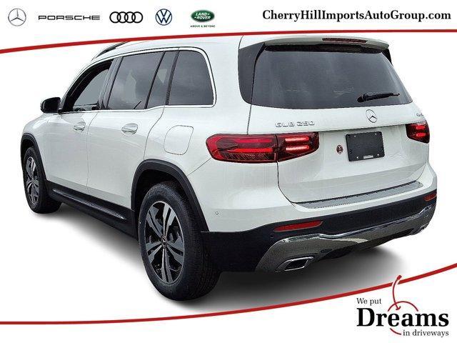 Photo of 2025 Polar White Mercedes-Benz GLB 250