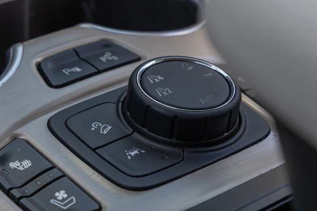 Photo of 2018 Summit White GMC Terrain