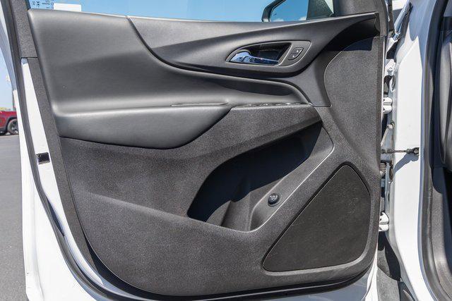 Photo of 2024 Summit White Chevrolet Equinox