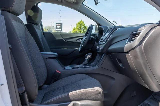 Photo of 2024 Summit White Chevrolet Equinox