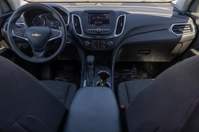 Photo of 2024 Summit White Chevrolet Equinox