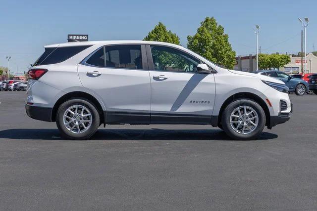 Photo of 2024 Summit White Chevrolet Equinox