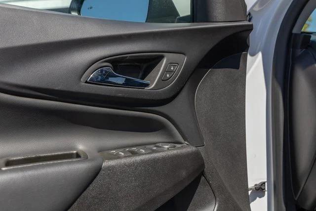 Photo of 2024 Summit White Chevrolet Equinox
