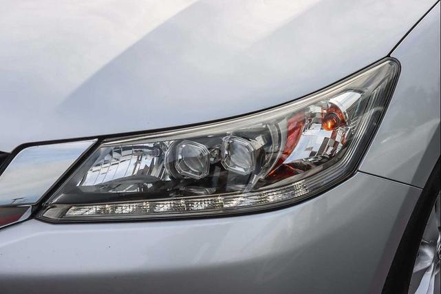 Photo of 2015 Alabaster Silver Metallic Honda Accord