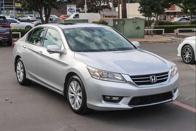 Photo of 2015 Alabaster Silver Metallic Honda Accord
