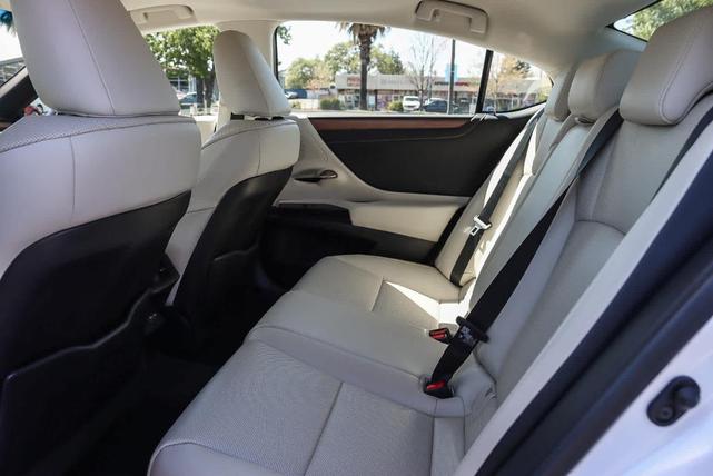 Photo of 2024 Eminent White Pearl Lexus ES 350