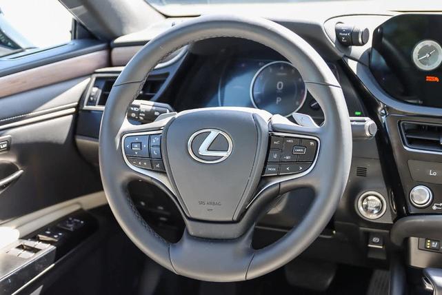 Photo of 2024 Eminent White Pearl Lexus ES 350