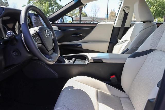 Photo of 2024 Eminent White Pearl Lexus ES 350