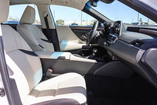 Photo of 2024 Eminent White Pearl Lexus ES 350