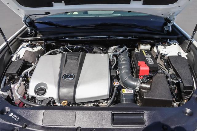 Photo of 2024 Eminent White Pearl Lexus ES 350