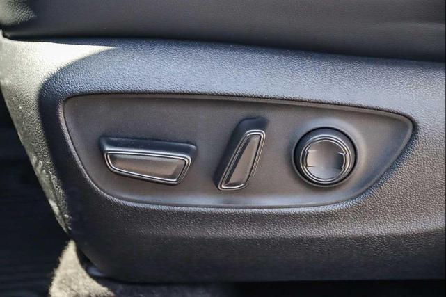 Photo of 2023 Magnetic Gray Metallic Toyota Highlander