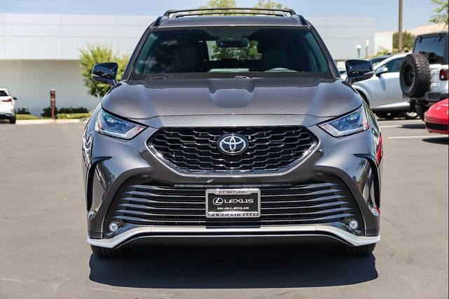 Photo of 2023 Magnetic Gray Metallic Toyota Highlander