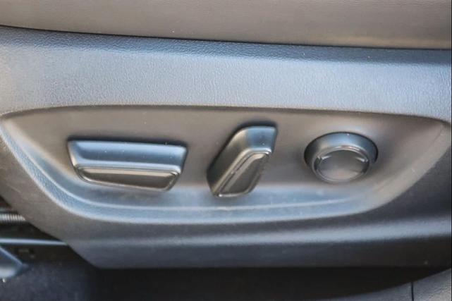 Photo of 2022 Titanium Glow Toyota Prius Prime