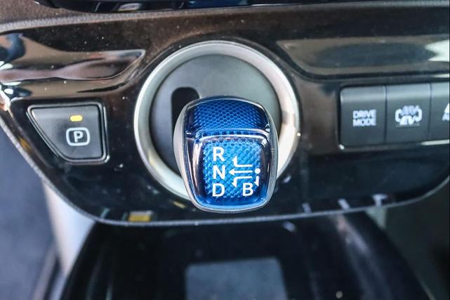 Photo of 2022 Titanium Glow Toyota Prius Prime